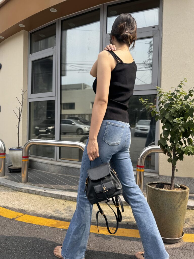 XYXXSEOUL 포춘쿠키백팩 내부 수납공간과 프리미엄 천연 소가죽 디테일 이미지